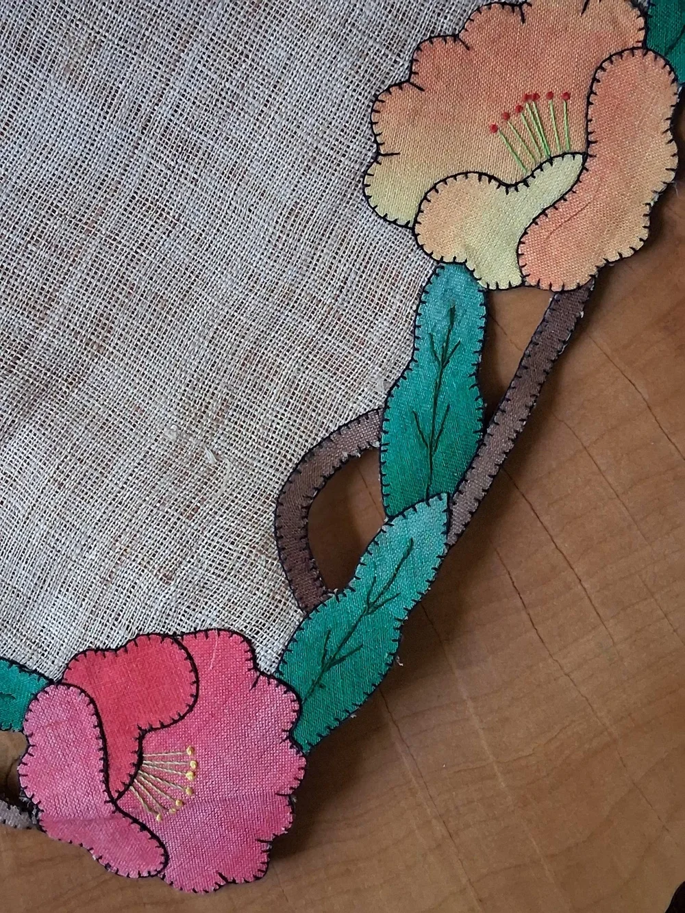 🌸🌼 Floral Appliqué Linen Placemats Set of 4